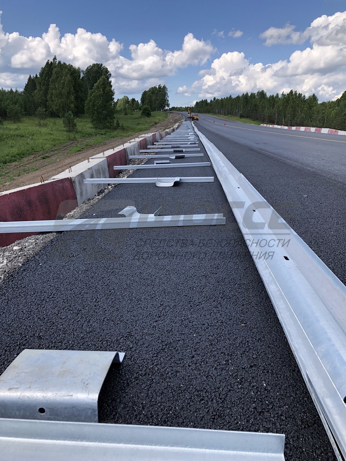 Сборка дорожного ограждения барьерного типа в Москве